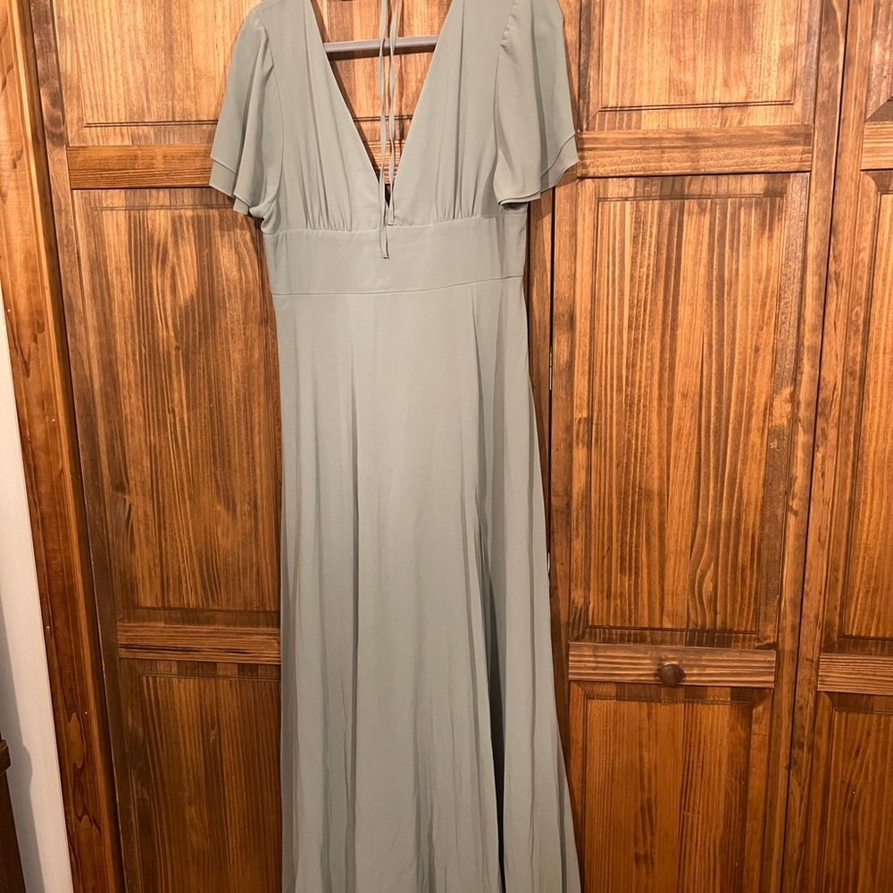 Lulu's Sage Green V-Neck Maxi Dress